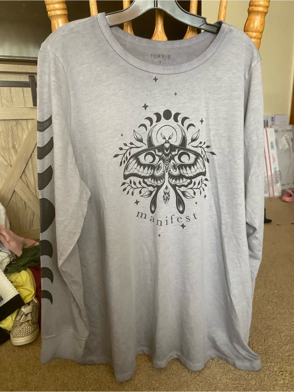 Torrid Mystic Moth Manifest Moon Phase Long Sleeve Gray Tee Size 2 / 2X